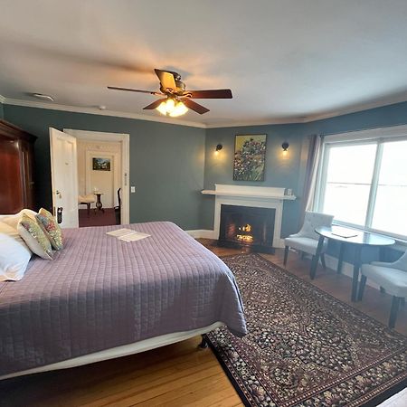 Saltair Inn Waterfront B&B バー・ハーバー エクステリア 写真