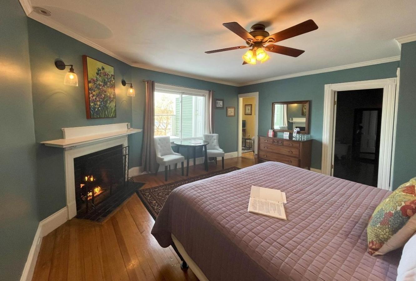 Saltair Inn Waterfront B&B バー・ハーバー エクステリア 写真